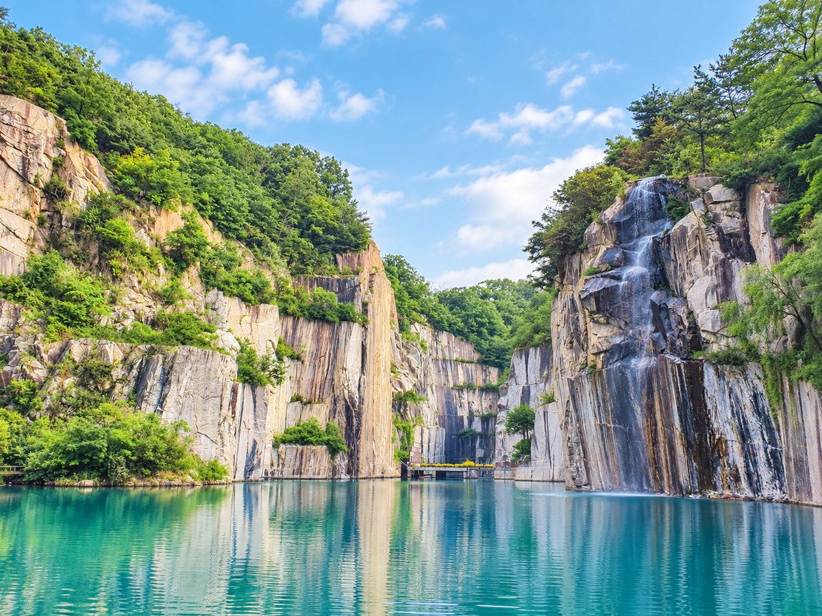 抱川 Art Valley 岩壁湖景